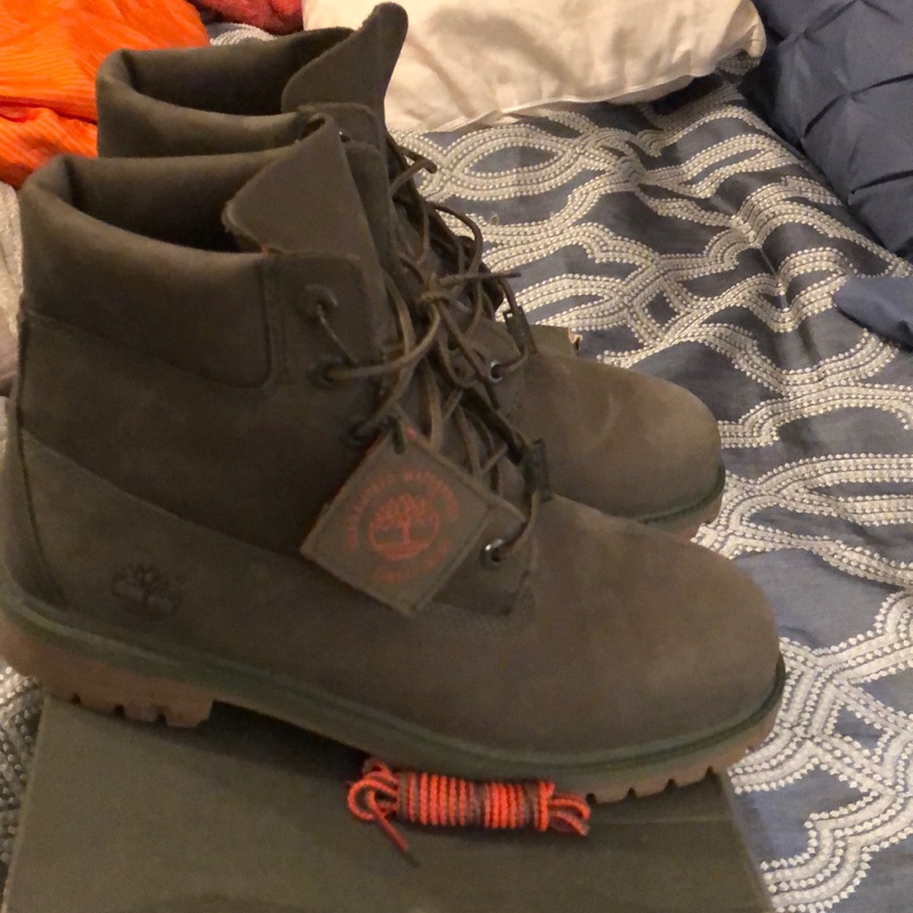 Timberlands - Picture 3 of 4